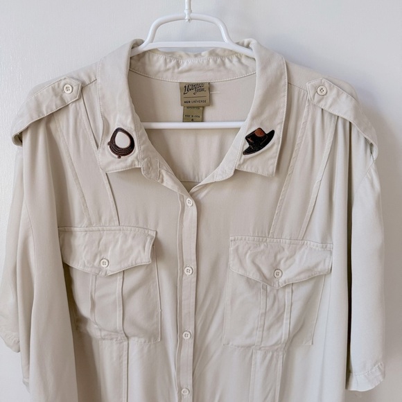 Her Universe Indiana Jones Expedition Woven Button-Up Cosplay - Picture 7 of 14